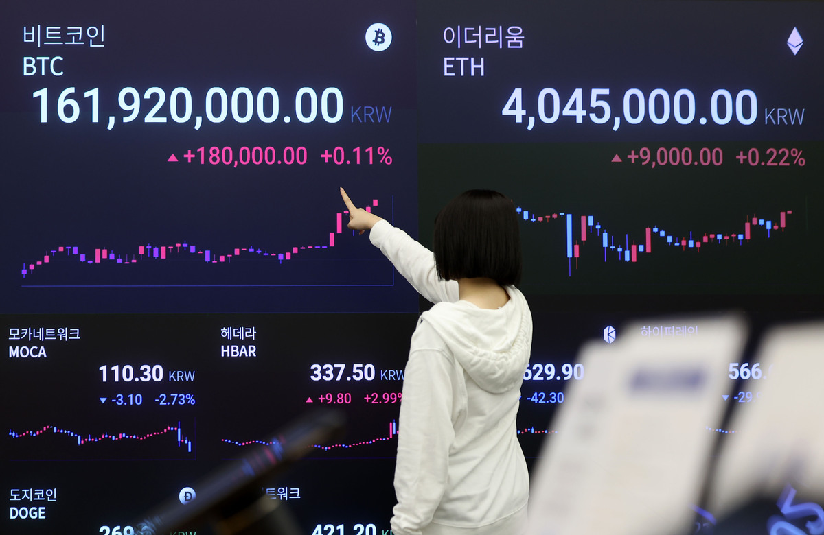 비트코인, 12만 달러 지붕 뚫었다…강세 배경은?